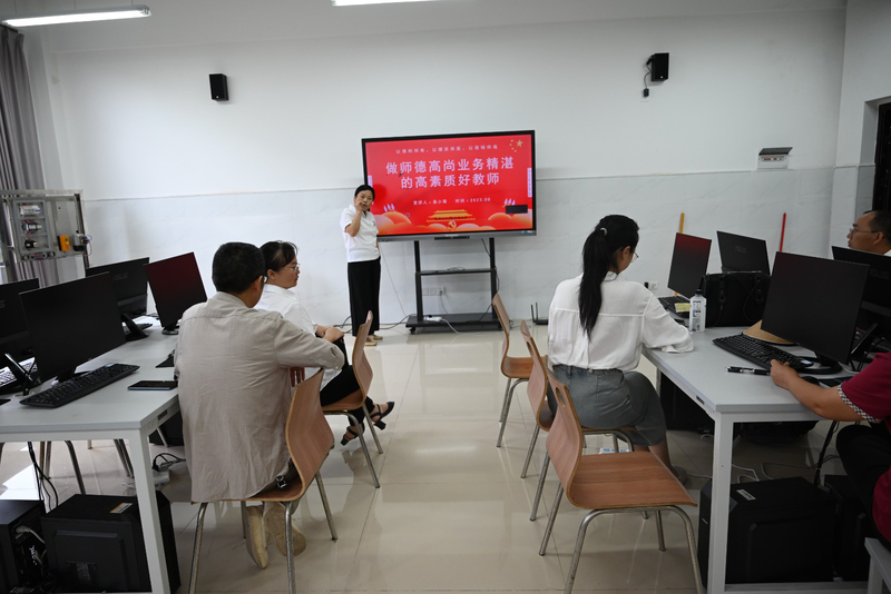 2、教师节专题党课.jpg